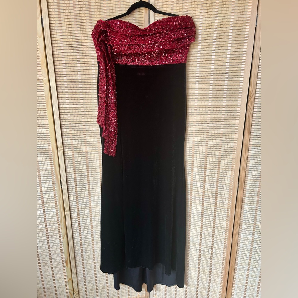 NWOT Size L Contrast Sequin & Velvet Strapless Prom Dress